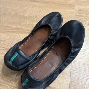 Two pairs of Tieks sz 9